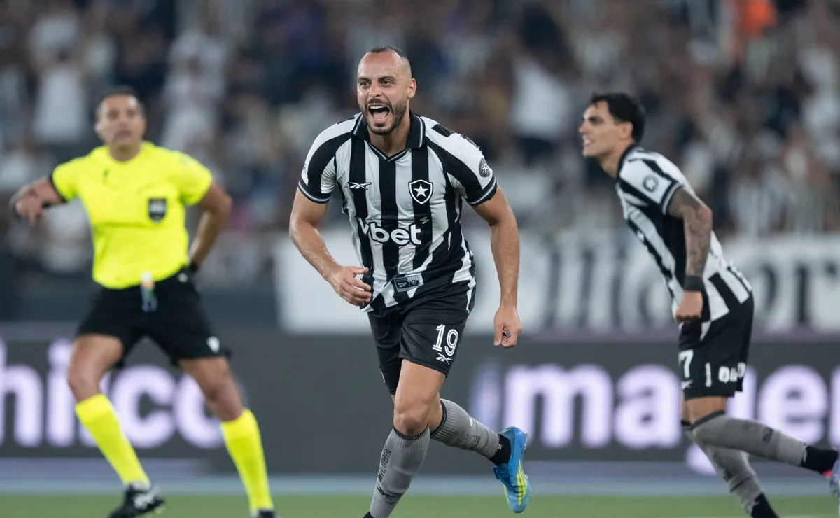 Ataque do Botafogo vira principal esperança para pressionar o São Paulo no Brasileirão