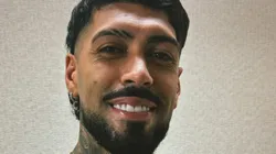 Barboza durante selfie oficial postada elo Palmeiras após anúncio