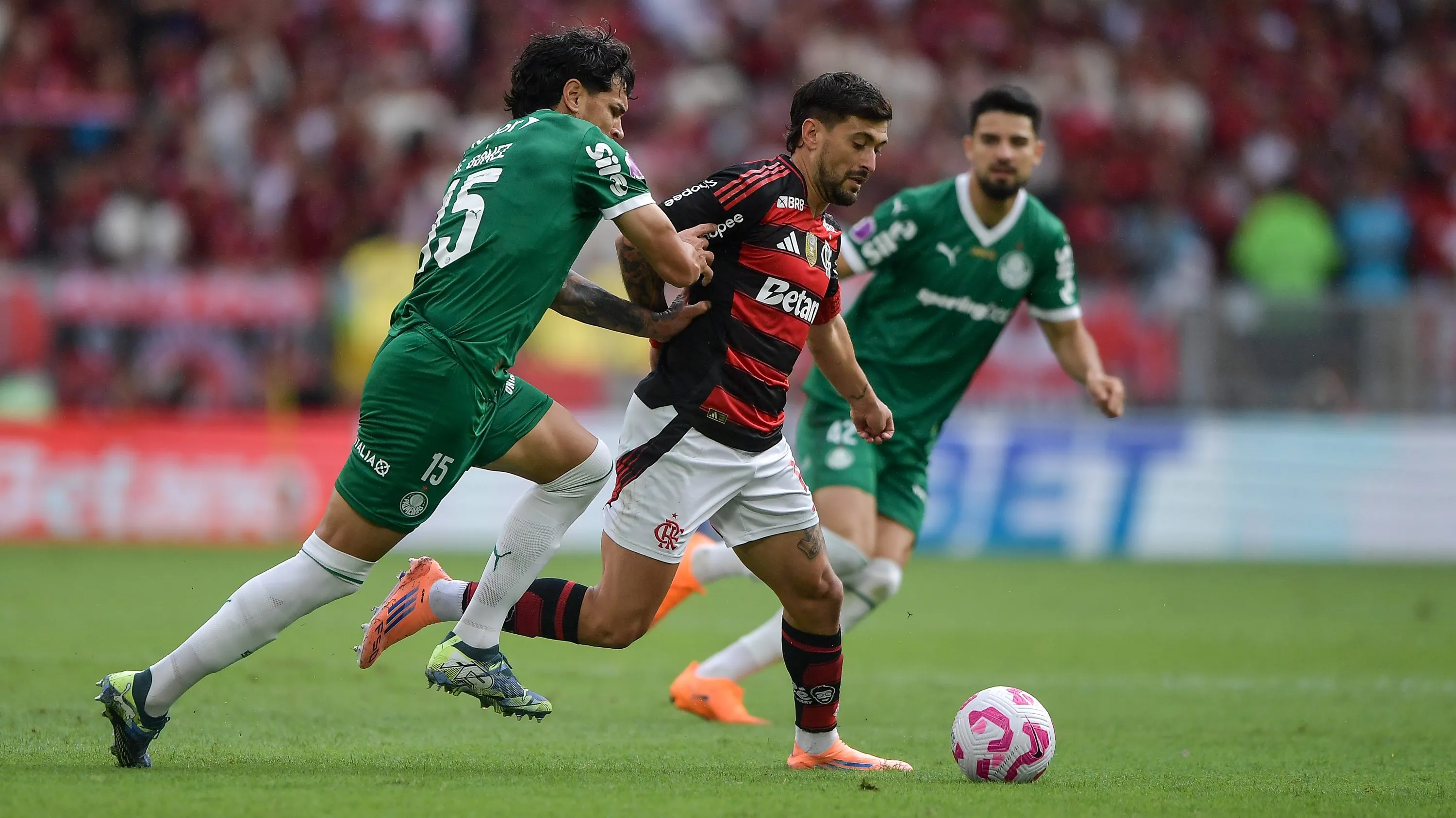 Arrascaeta jogador do Flamengo durante partida contra o Palmeiras no estadio Maracana pelo campeonato Brasileiro A 2025. Foto: Thiago Ribeiro/AGIF