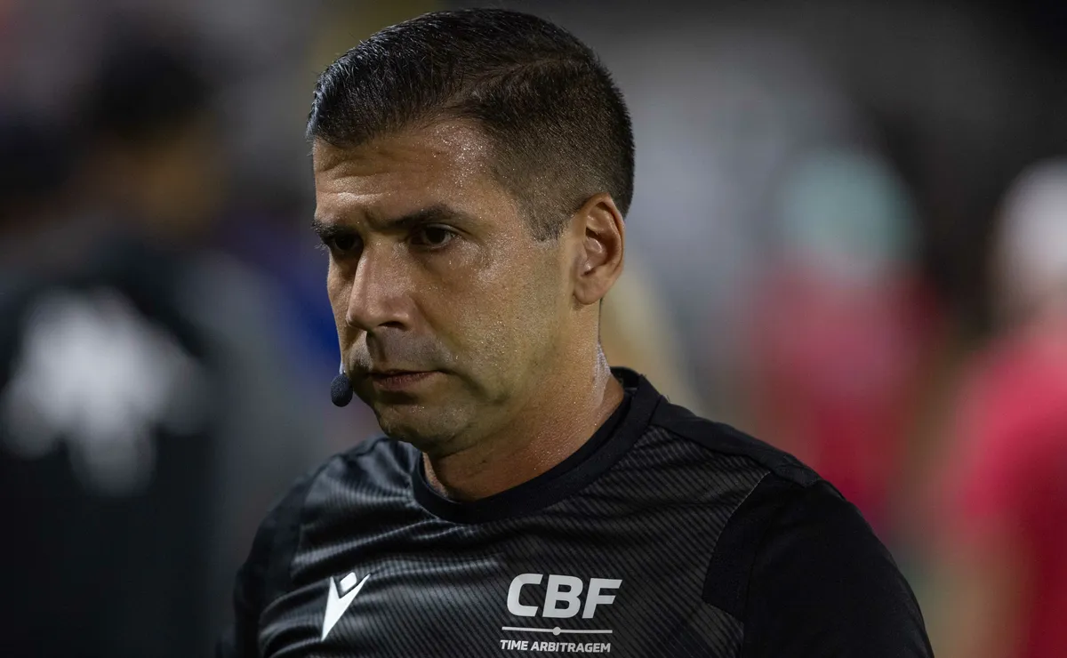 Bruno Arleu apita Grêmio x Santos em duelo direto contra o Z-4 do Brasileirão