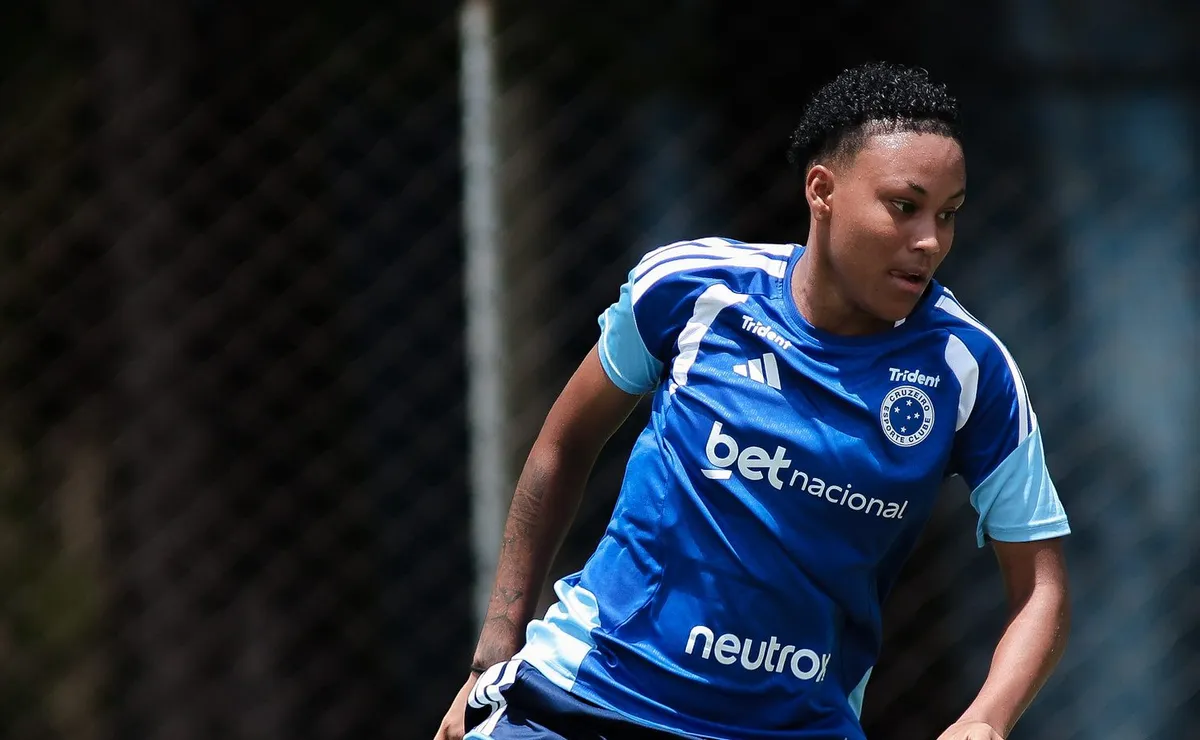 Ravenna, atacante do Cruzeiro, sofre lesão no joelho e é cortada da Seleção Brasileira