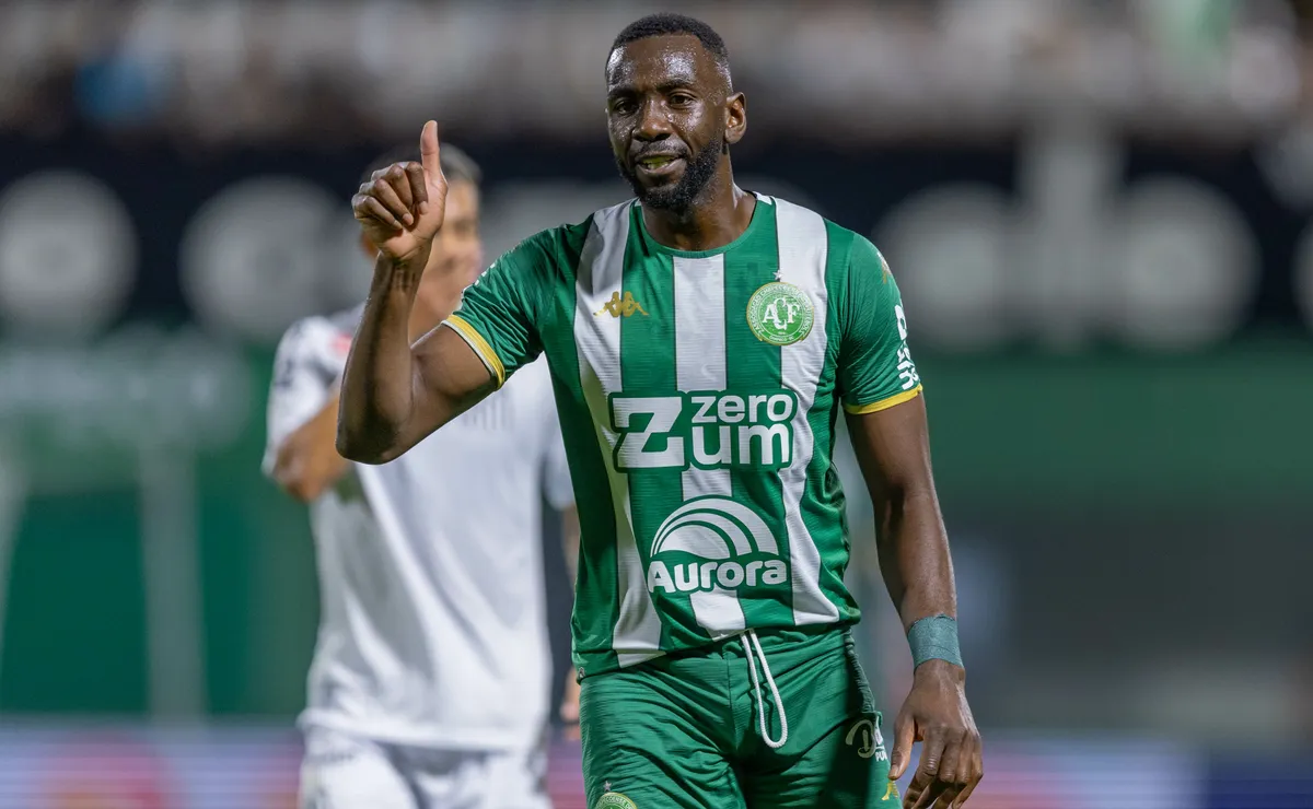 Bolasie volta e reencontra o Cruzeiro em jogo que a Chape precisa vencer