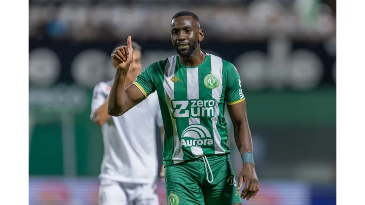 Bolasie é titular da Chape - Foto: Liamara Polli/AGIF