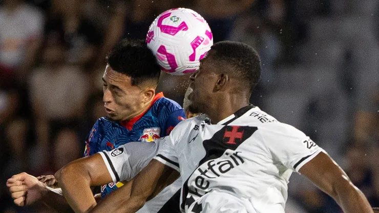 Davi Gomes jogador do Bragantino durante partida contra o Vasco no estadio Cicero De Souza Marques pelo campeonato Brasileiro A 2025. Foto: Joisel Amaral/AGIF