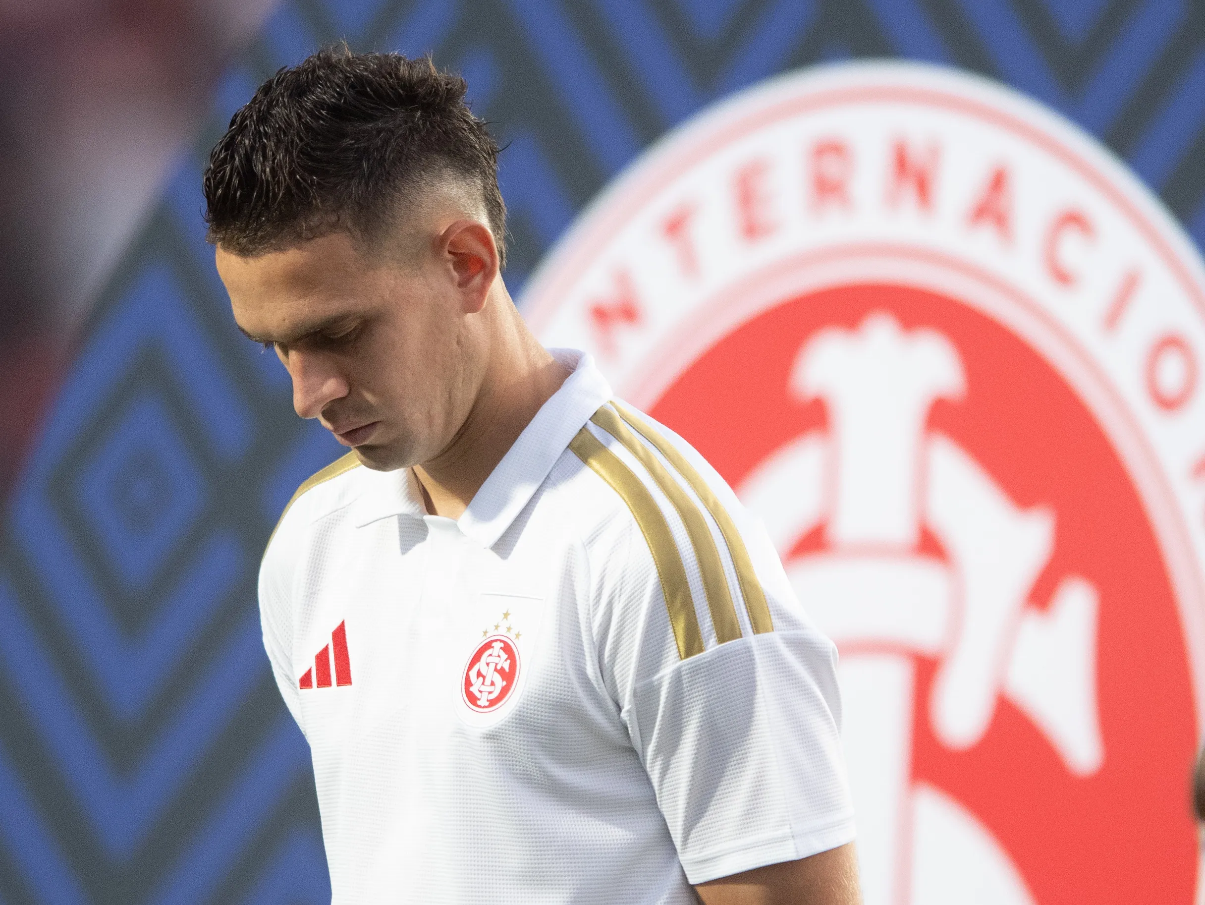 Borre jogador do Internacional durante partida contra o Vitoria no estadio Barradao pelo campeonato Brasileiro A 2026. Foto: Jhony Pinho/AGIF