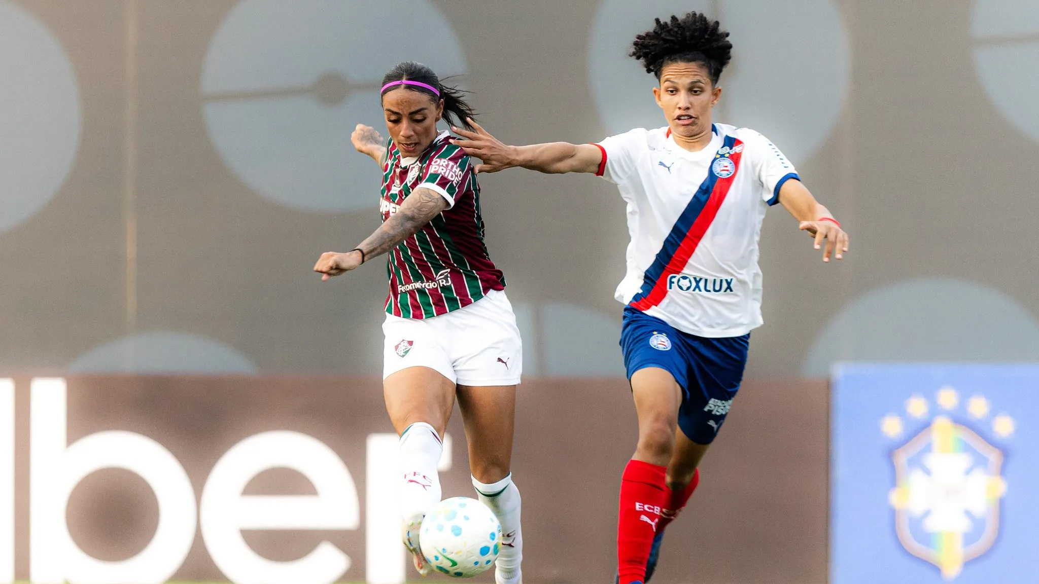 Jogadoras do Fluminense e Bahia em campo em duelo pelo Brasileirão Feminino