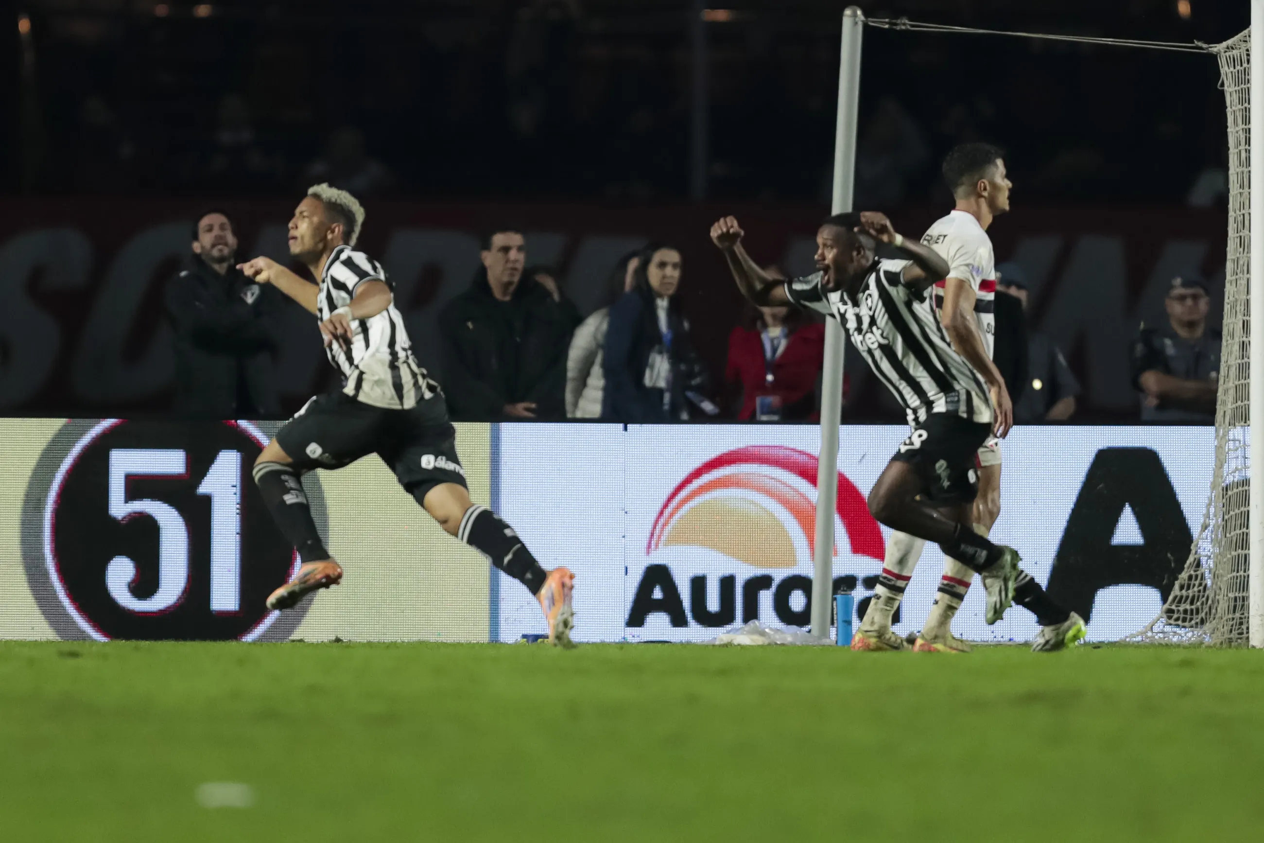 Barrera comemora o gol diante do São Paulo. Foto: Marco Miatelo/AGIF
