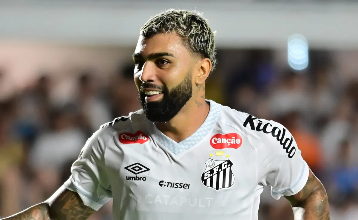Gabigol aproveita assistência de Miguelito e coloca o Santos em vantagem diante do Grêmio