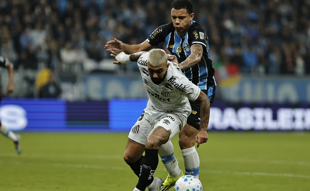 Santos sai na frente duas vezes, mas Grêmio reage e vira o jogo pelo Brasileirão