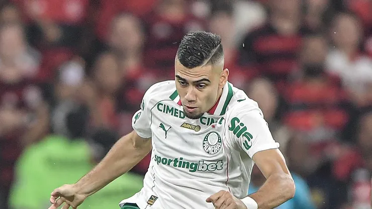 Andreas Pereira jogador do Palmeiras durante partida contra o Flamengo no estadio Maracana pelo campeonato Brasileiro A 2026. Foto: Thiago Ribeiro/AGIF