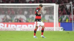 Carrascal prejudica o Flamengo diante do Palmeiras ao ser expulso após falta violenta em Murilo. Foto: Thiago Ribeiro/AGIF