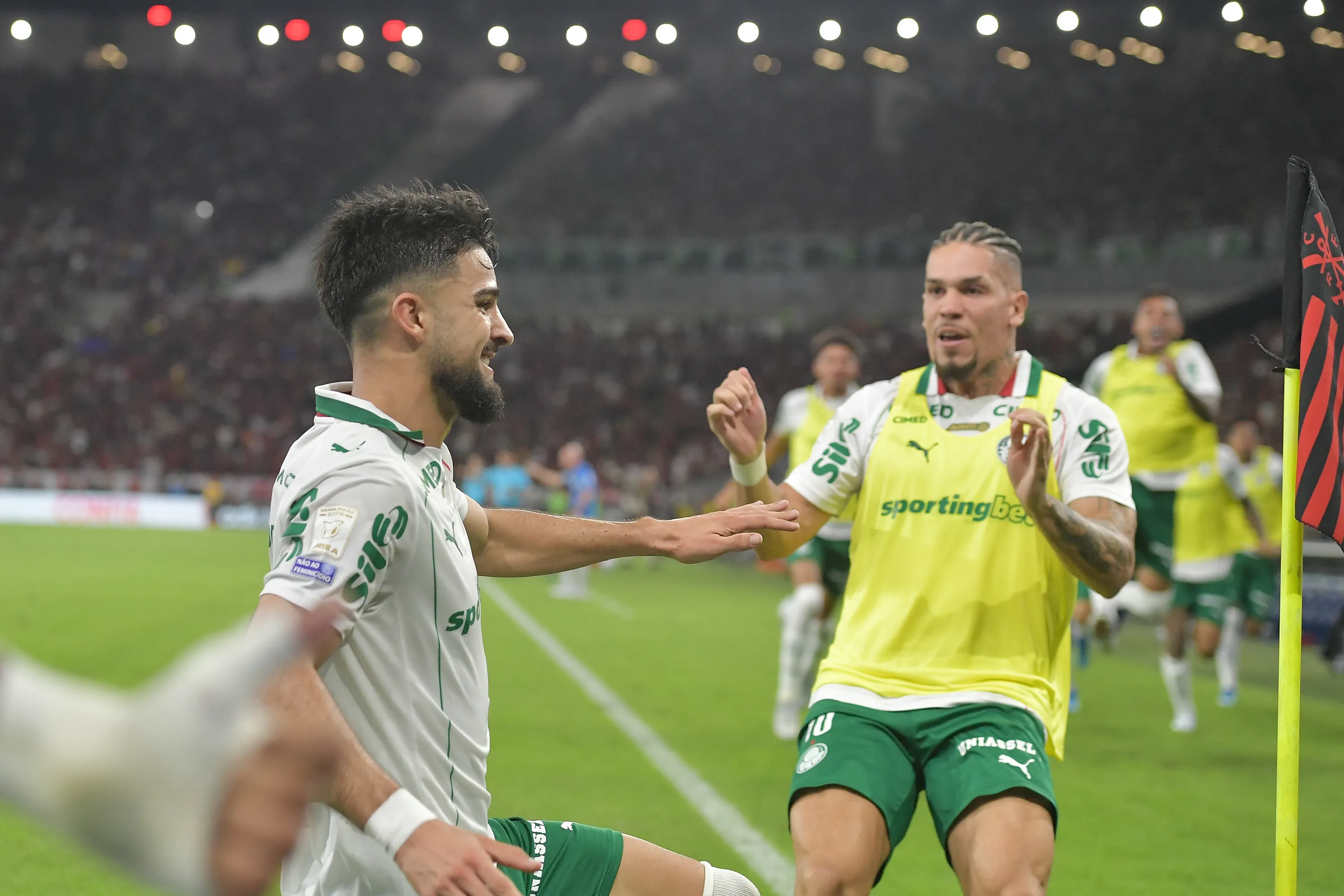 Flaco Lopez jogador do Palmeiras comemora seu gol durante partida contra o Flamengo no estadio Maracana pelo campeonato Brasileiro A 2026. Foto: Thiago Ribeiro/AGIF