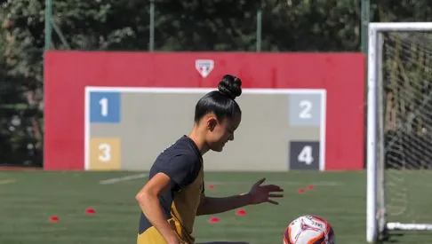 Jogadora do time feminino sub-20 do São Paulo em treino