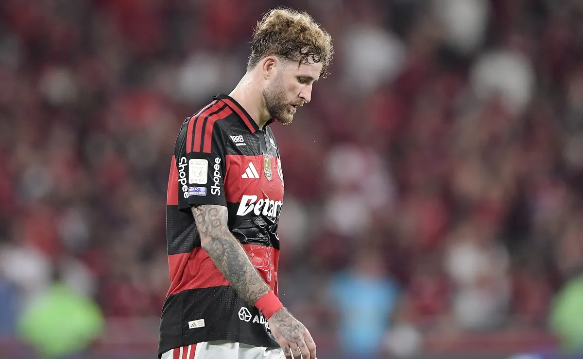 Torcida do Flamengo detona desempenho de Léo Pereira contra o Palmeiras: “Atuação horrível do zagueiro”