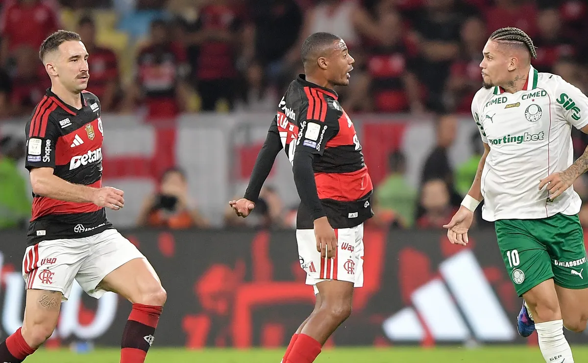 Resumo do Brasileirão: Palmeiras cala o Maracanã e Grêmio vira sobre o Santos sem Neymar
