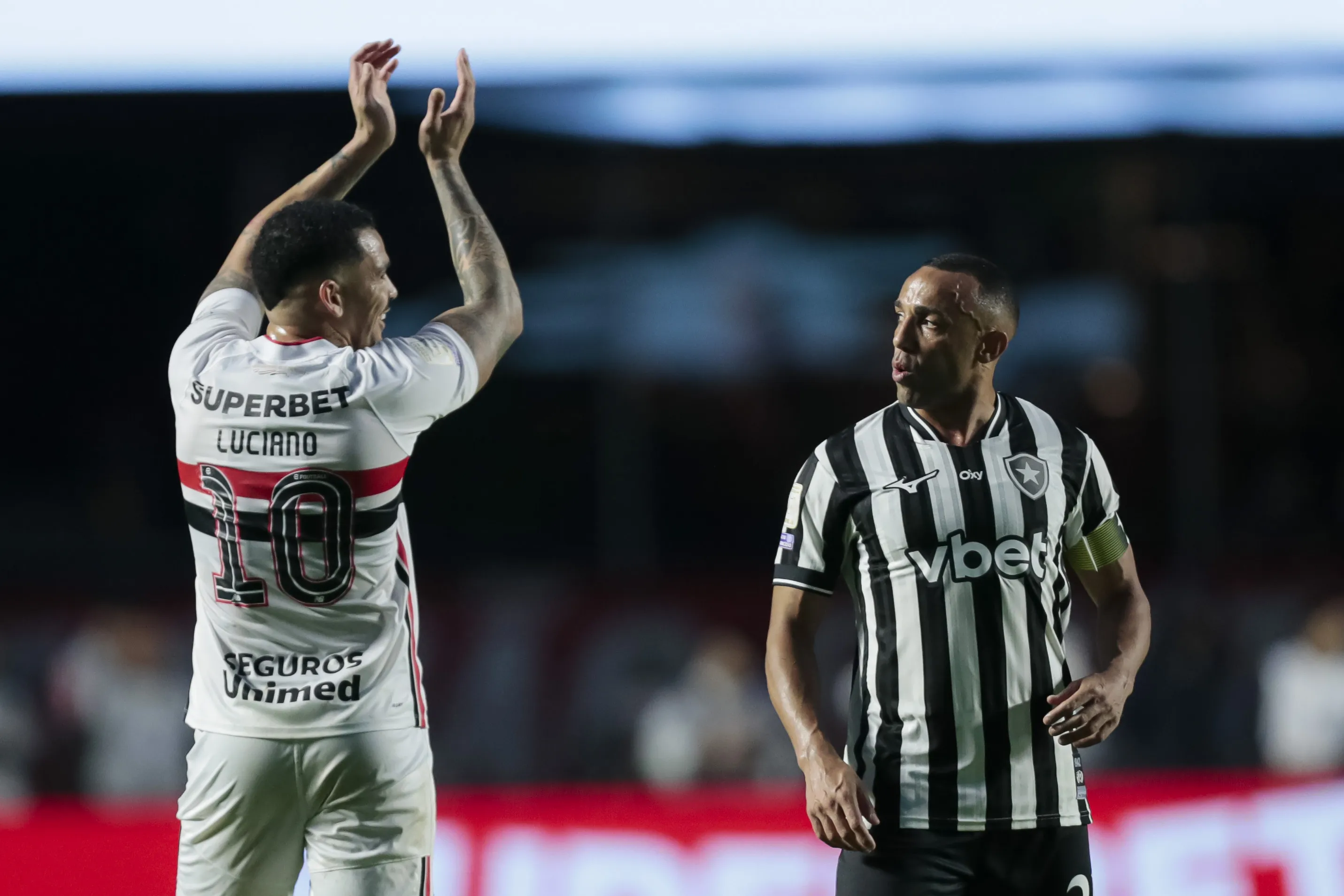 Luciano jogador do Sao Paulo durante partida contra o Botafogo. Foto: Marco Miatelo/AGIF