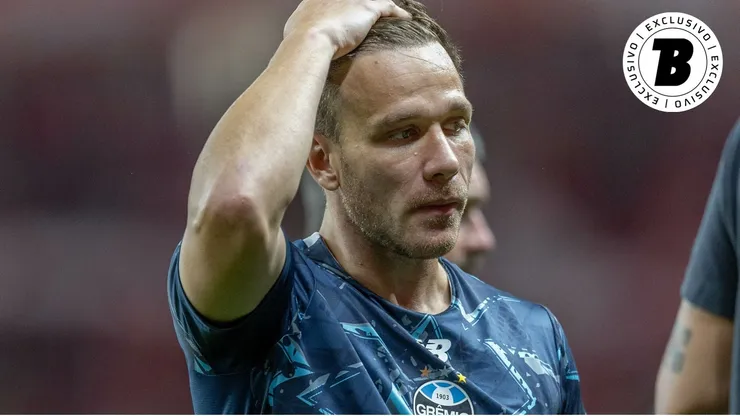 Arthur revela proposta para sair do Grêmio, mas ressalta desejo em continuar no Imortal. Foto: Liamara Polli/AGIF