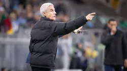Luis Castro, tecnico do Grêmio durante partida contra o Santos no estadio Arena do Gremio pelo campeonato Brasileiro A 2026. Foto: Maxi Franzoi/AGIF