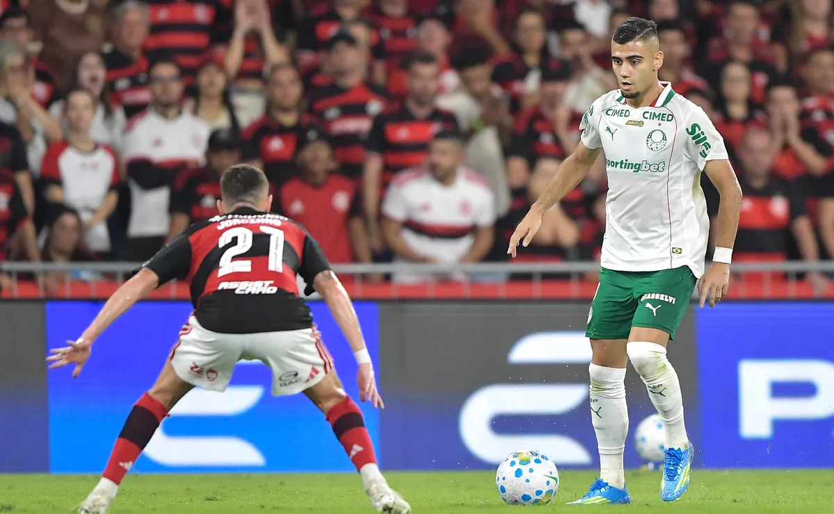 Andreas Pereira rebate fala de Léo Pereira após vitória do Palmeiras contra o Flamengo: “Desviando foco”