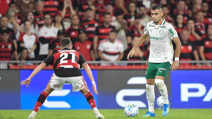 Andreas Pereira jogador do Palmeiras durante partida contra o Flamengo no estadio Maracana pelo campeonato Brasileiro A 2026. Foto: Thiago Ribeiro/AGIF