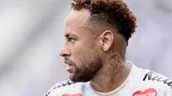 Neymar tem contrato com o Santos até o fim do ano.