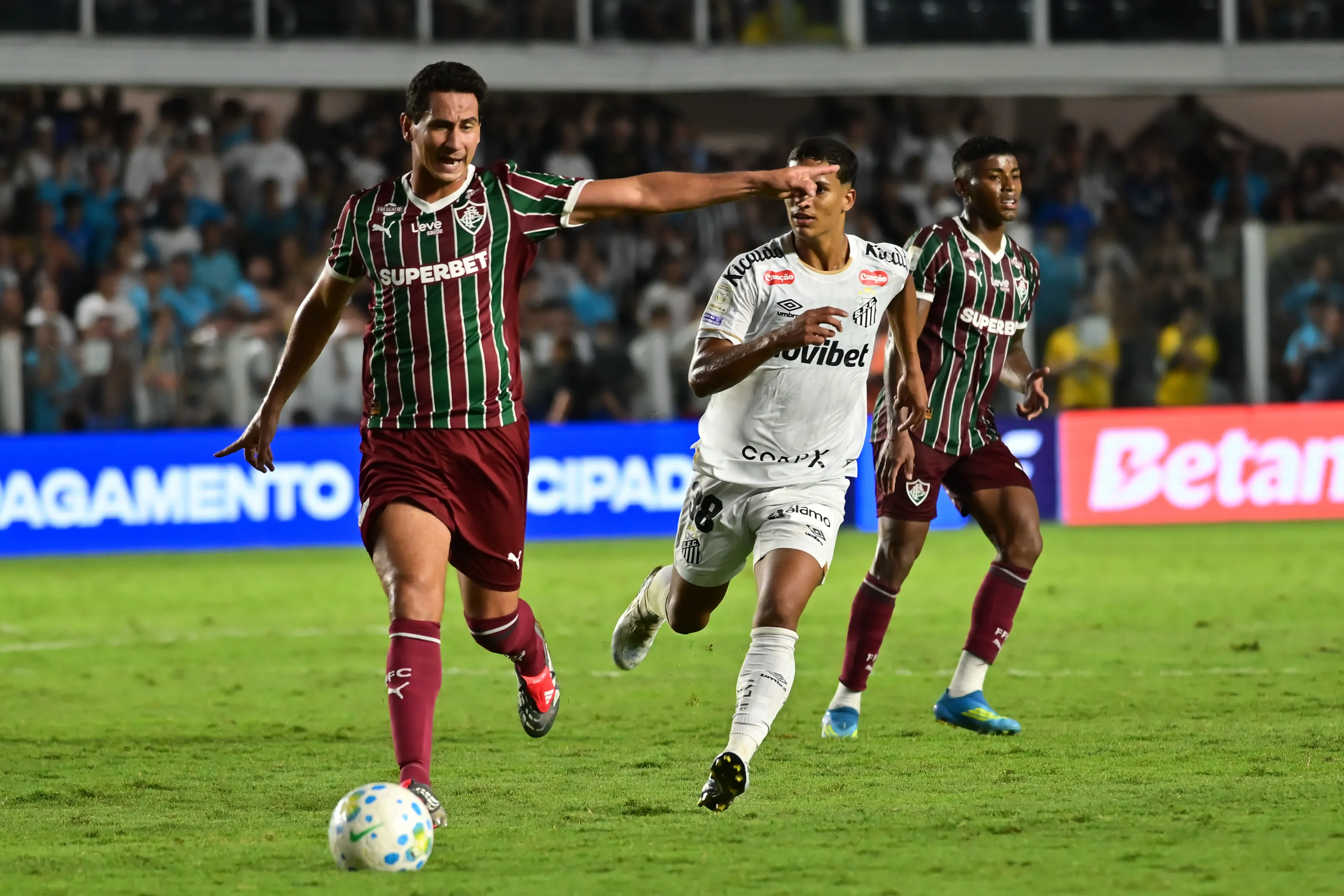 SP – SANTOS – 19/04/2026 – BRASILEIRO A 2026, SANTOS X FLUMINENSE – Ganso jogador do Fluminense durante partida contra o Santos no estadio Vila Belmiro pelo campeonato Brasileiro A 2026. Foto: Jota Erre/AGIF