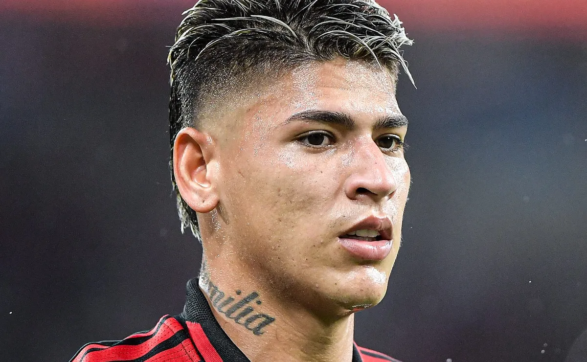 Carrascal desabafa e reage após expulsão em Flamengo X Palmeiras