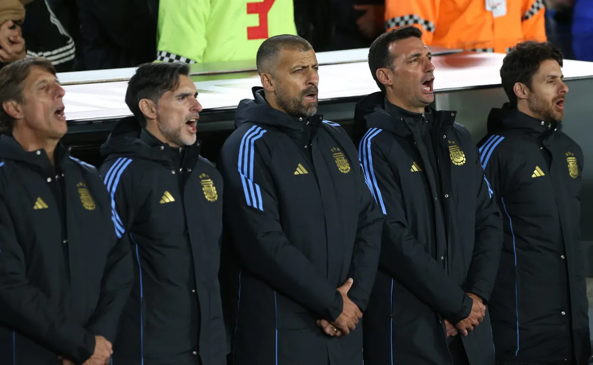 Auxiliar de Scaloni confirma lista da Argentina quase pronta para a Copa