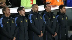 Comissão técnica da Argentina durante partida da seleção. Foto: Daniel Jayo/Getty Images