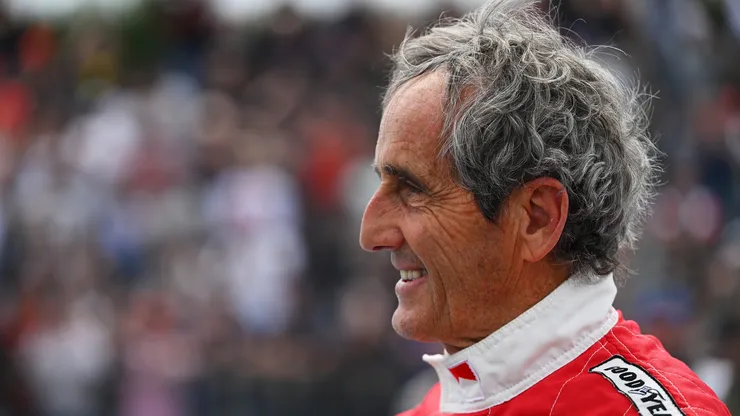 Alain Prost sofreu um ferimento leve na cabeça
