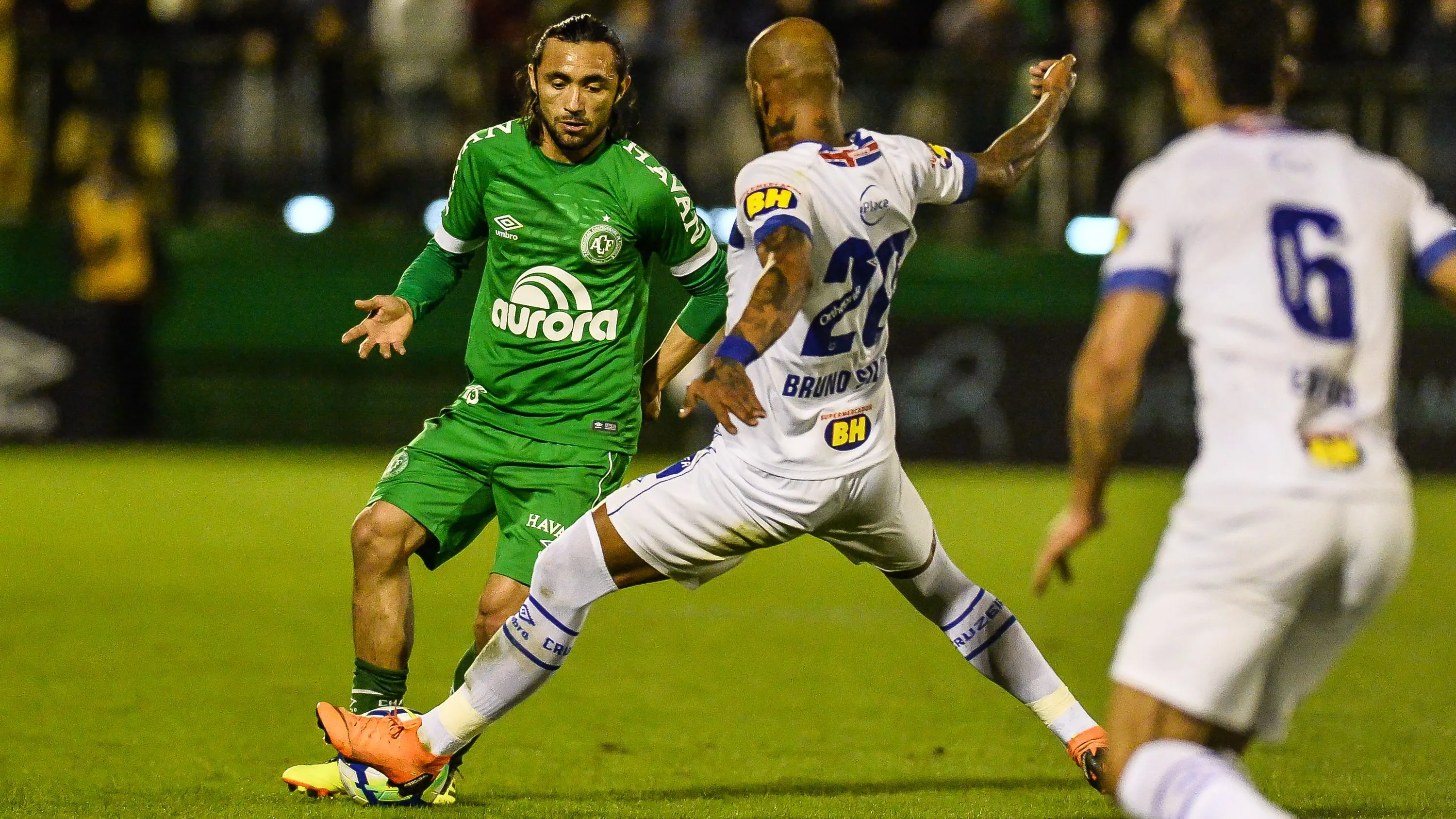 Apodi jogador do Chapecoense durante partida contra o Cruzeiro no estadio Arena Conda pelo campeonato Brasileiro A 2018. Foto: Ricardo Luis Artifon/AGIF