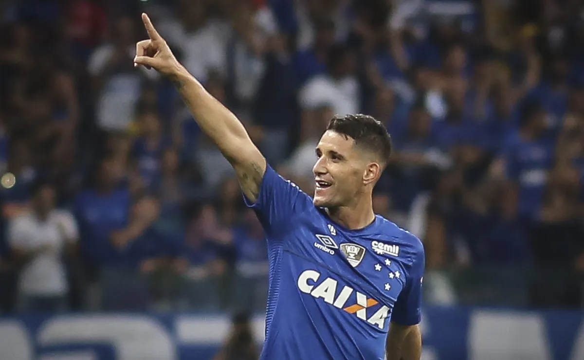 Última vitória do Cruzeiro contra a Chapecoense em casa teve show de Arrascaeta e Thiago Neves em 2018