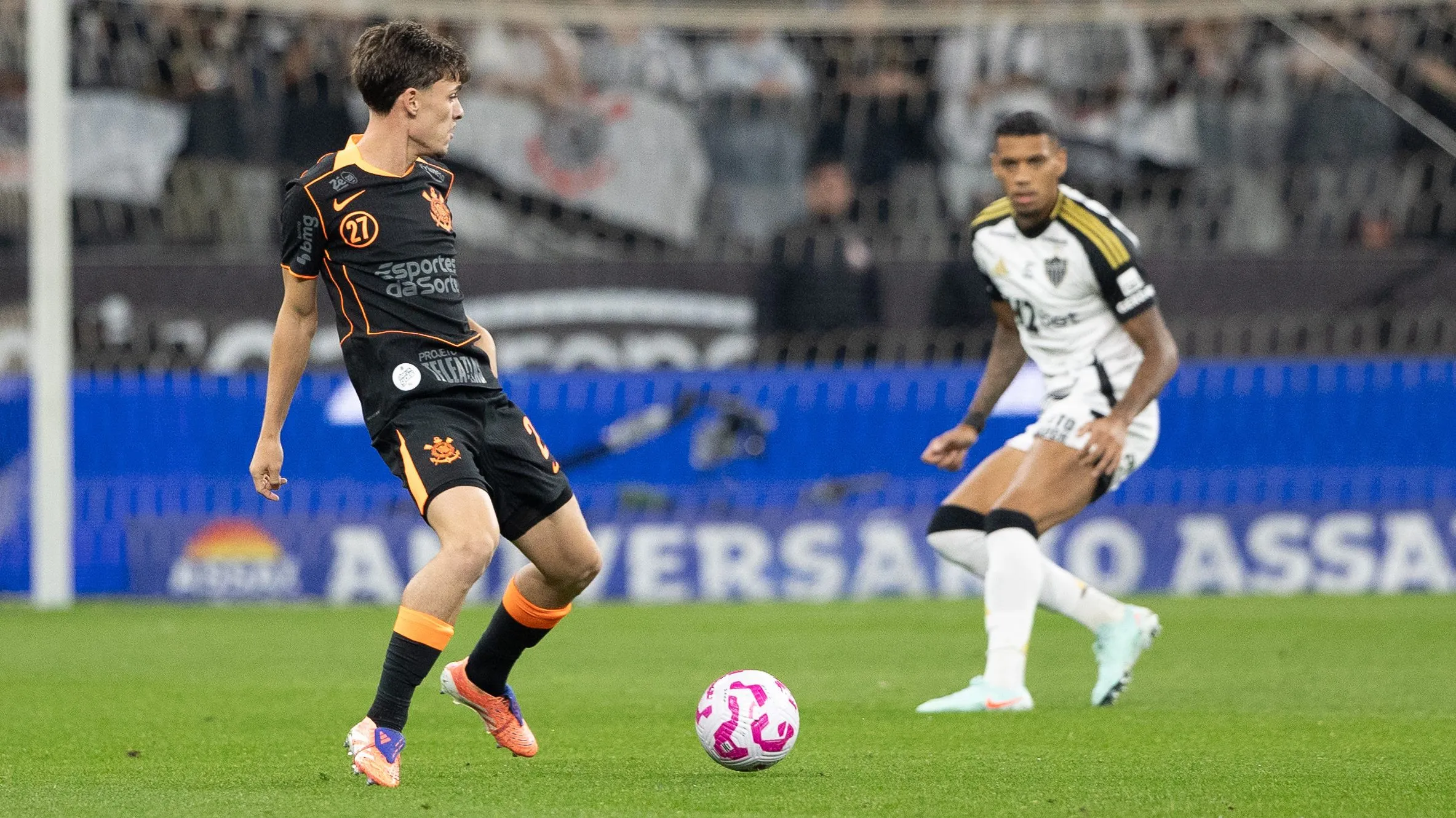 Rodrigo Garro jogador do Corinthians durante partida contra o Atletico-MG no estadio Arena Corinthians pelo campeonato Brasileiro A 2025. Foto: Joisel Amaral/AGIF