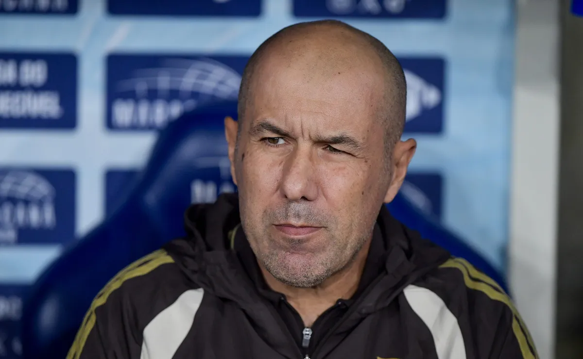 Leonardo Jardim critica expulsão de Carrascal após derrota para o Palmeiras
