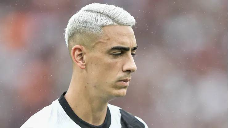 Puma Rodriguez jogador do Vasco durante partida contra o Flamengo no estadio Maracana pelo campeonato Brasileiro A 2026. Foto: Thiago Ribeiro/AGIF