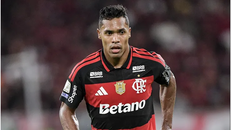 Alex Sandro jogador do Flamengo durante partida contra o Palmeiras. Foto: Thiago Ribeiro/AGIF