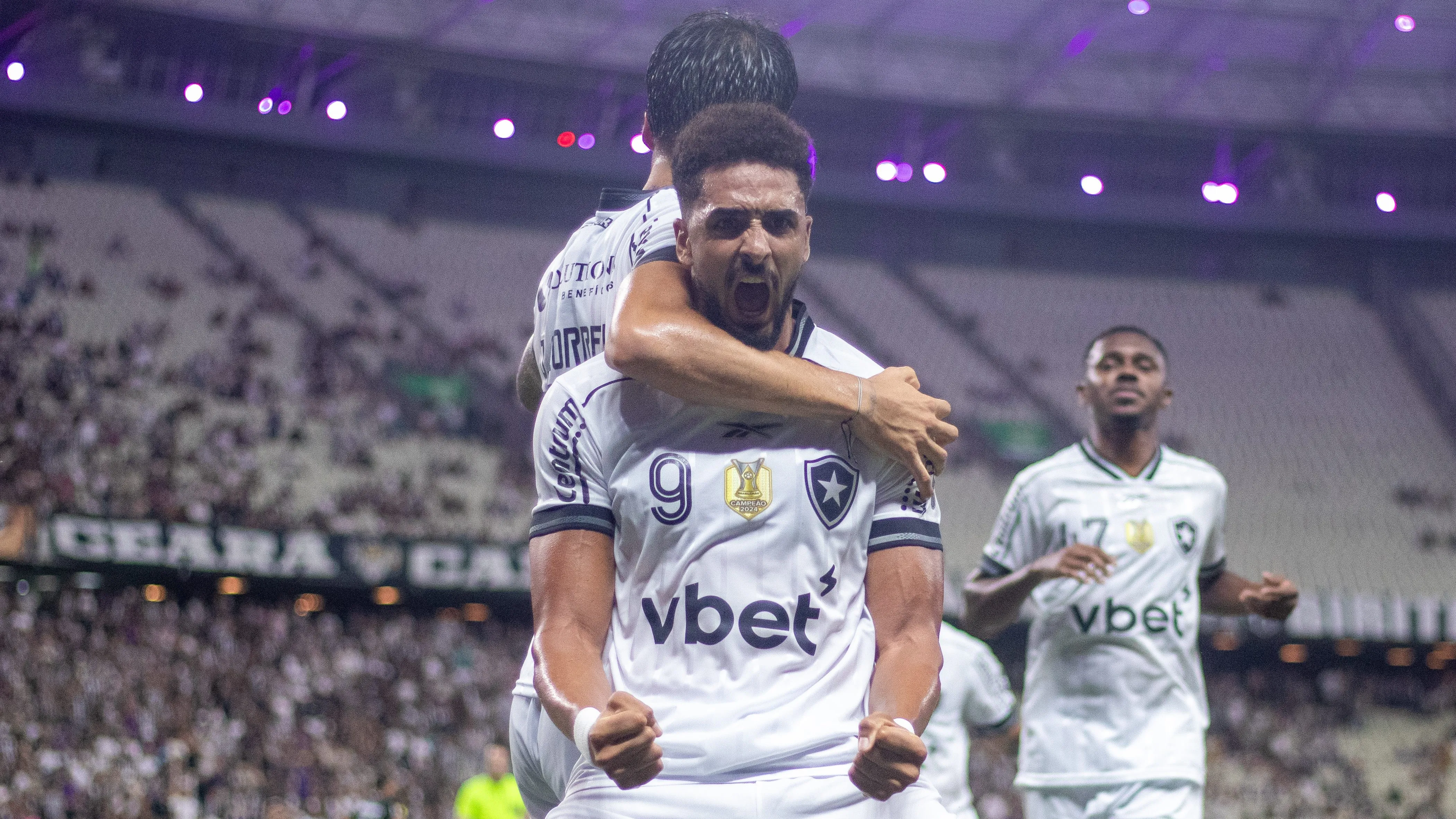 Chris Ramos jogador do Botafogo comemora seu gol durante partida contra o Ceara no estadio Castelao pelo campeonato Brasileiro A 2025. Foto: Baggio Rodrigues/AGIF