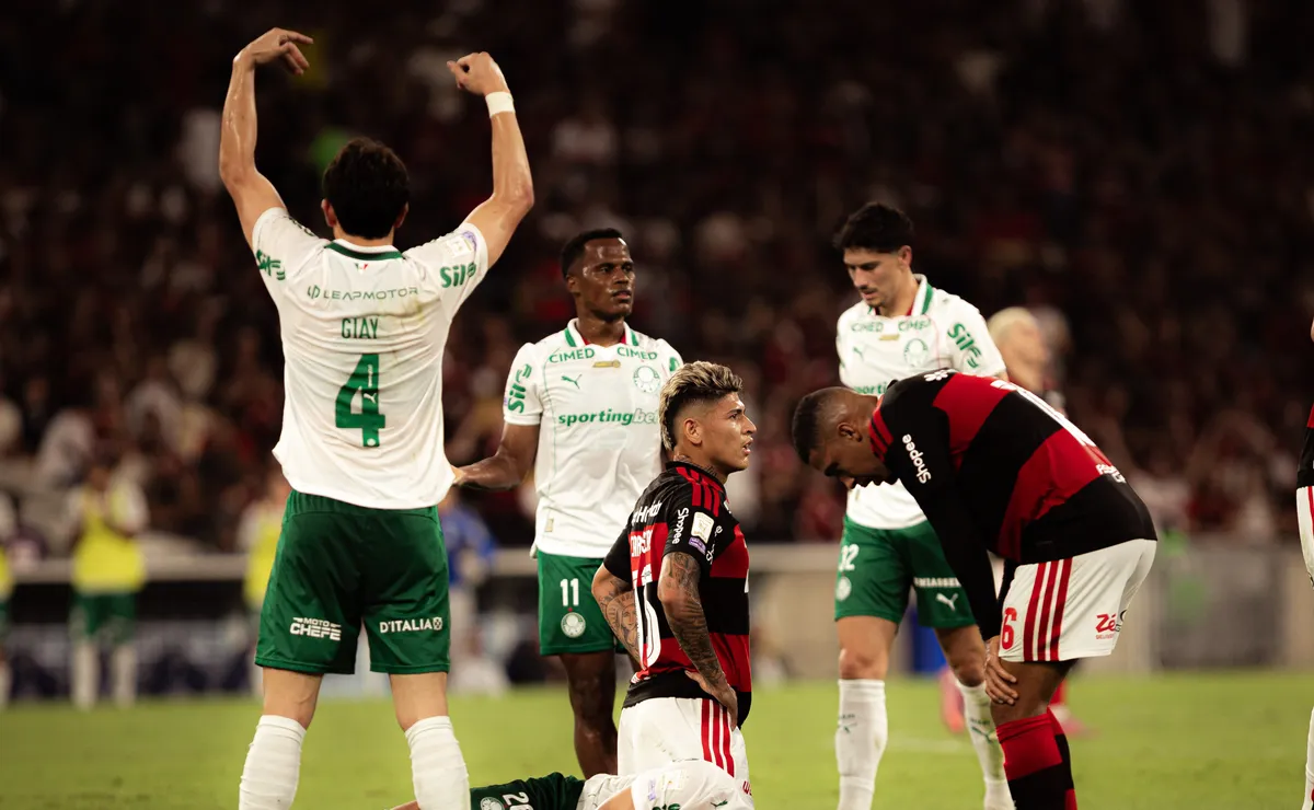 CBF publica áudio do VAR da expulsão de Carrascal em Flamengo x Palmeiras: “Assume o risco”