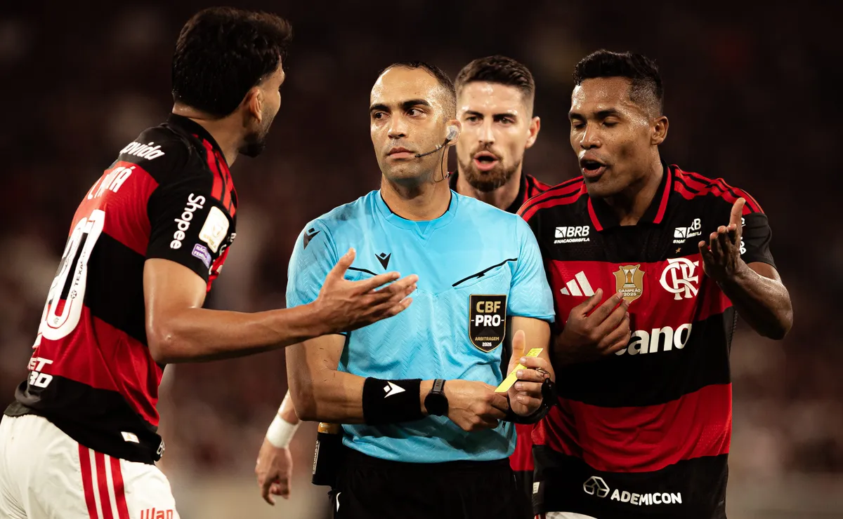 Flamengo vê arbitragem de Davi Lacerda virar revolta após derrota para o Palmeiras no Maracanã