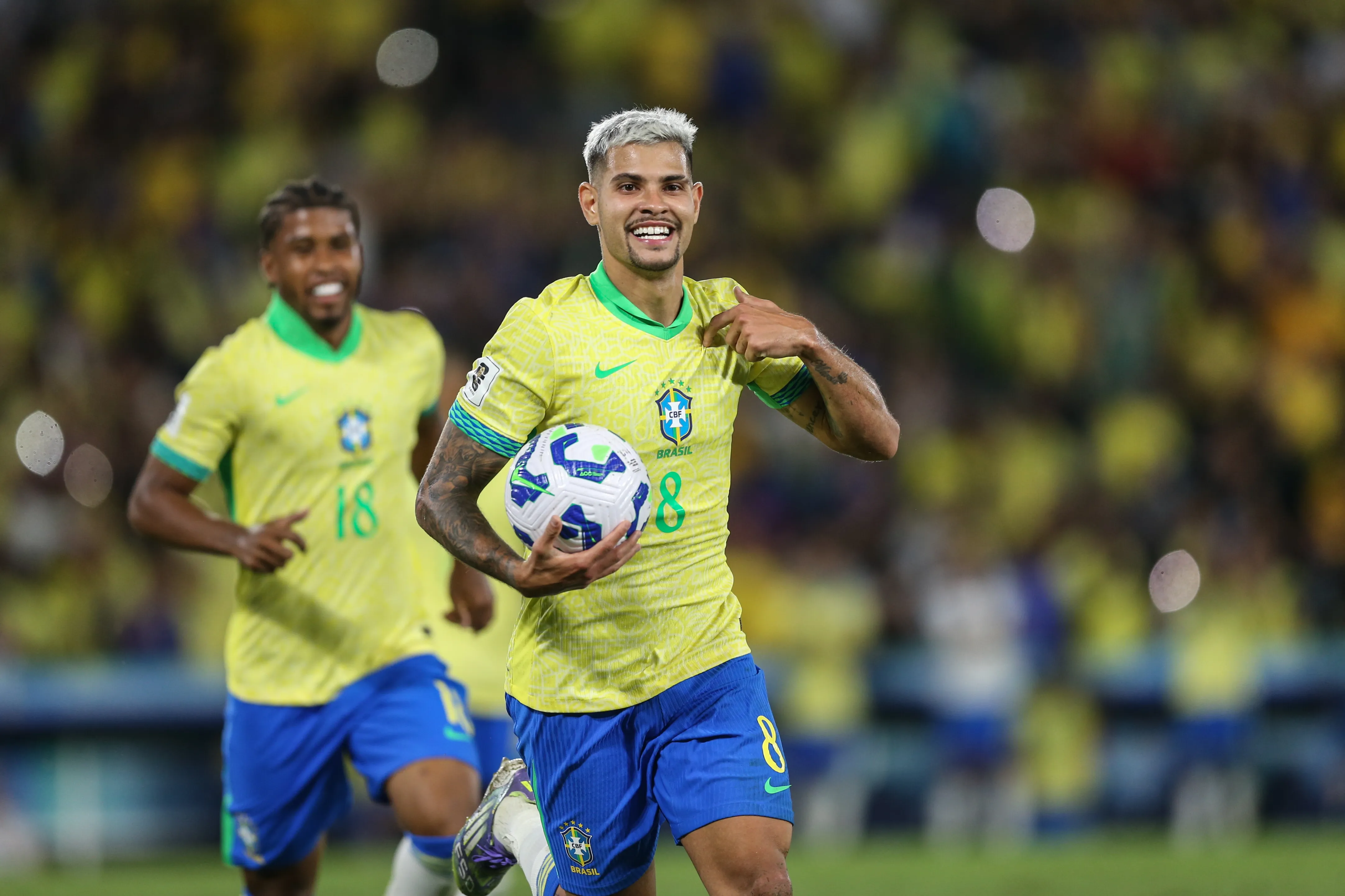Volante comemora gol pelo Brasil. Foto: Marlon Costa/AGIF