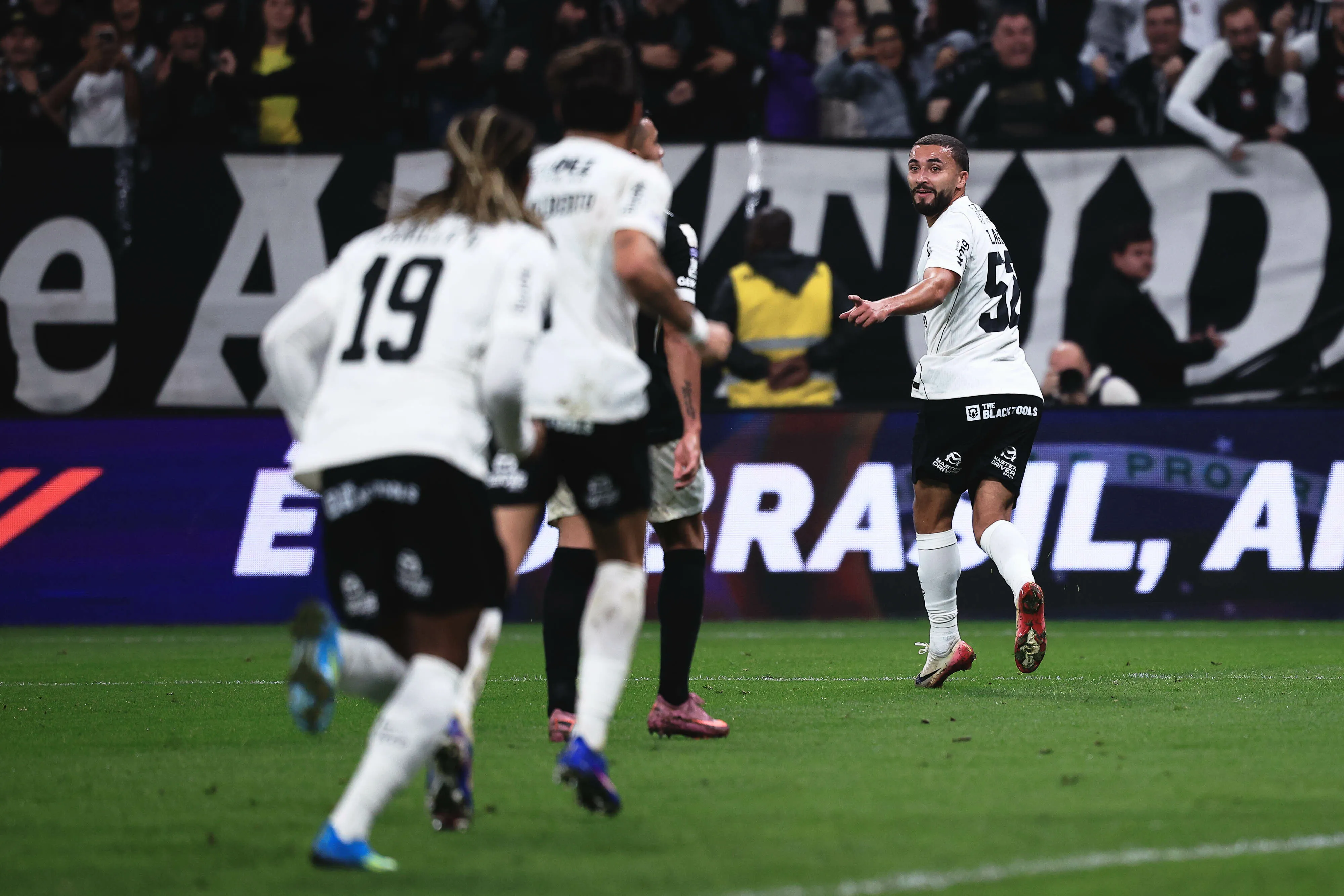 Corinthians marca no fim e derrota o Galo em São Paulo. Foto: Ettore Chiereguini/AGIF