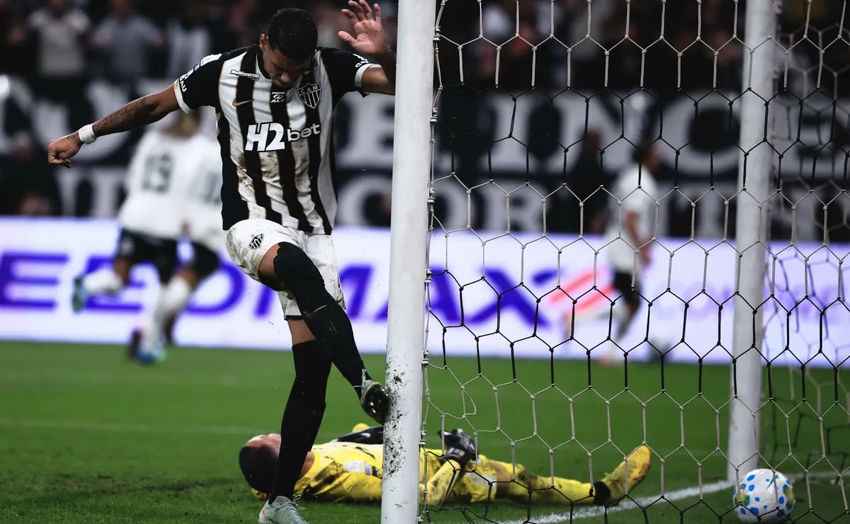 Torcida detona postura do Atlético-MG após gol no fim do Corinthians: “Castigo por recuar”