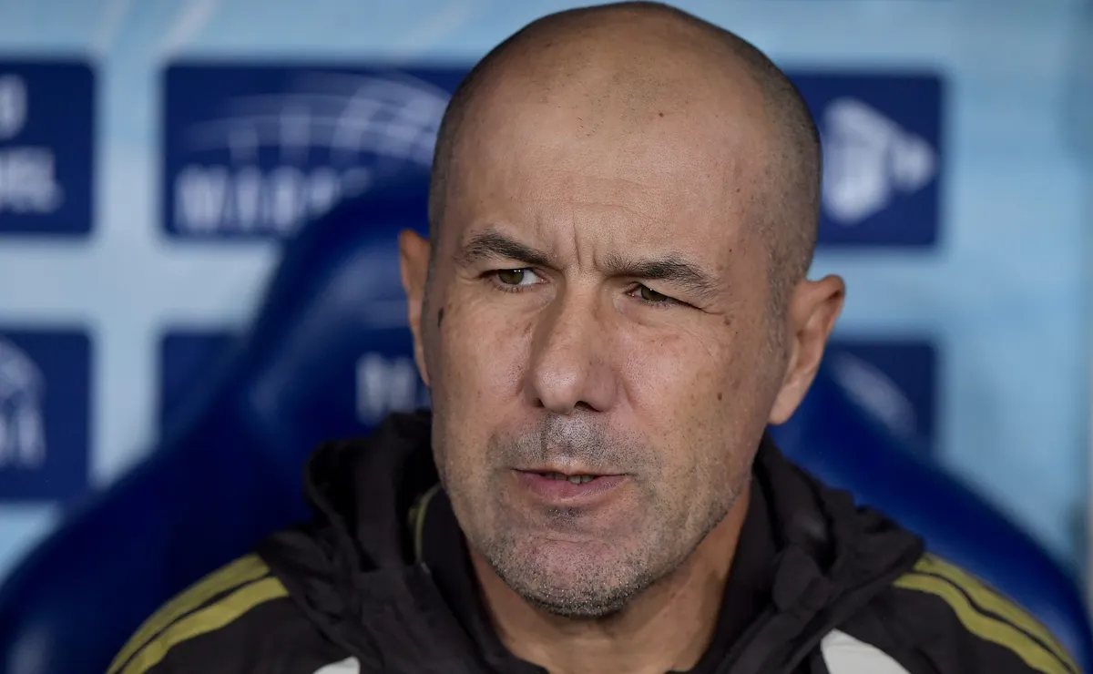 Leonardo Jardim insinua favorecimento ao Palmeiras por expulsão de Carrascal no Flamengo