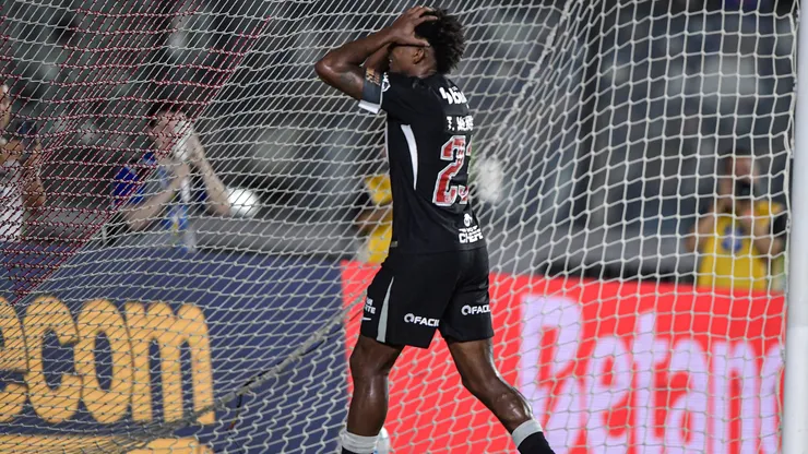 Thiago Mendes e Léo Jardim teriam cobrado alguns jogadores após derrota
