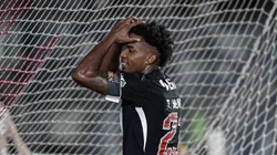 Thiago Mendes jogador do Vasco lamenta durante partida contra o Bragantino no estadio Sao Januario pelo campeonato Brasileiro A 2026.