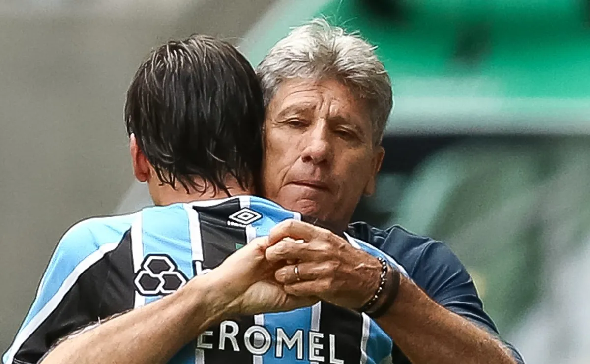 Renato Portaluppi é hostilizado no Vasco e situação repercute na torcida gremista