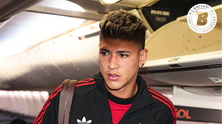 Jorge Carrascal jogador do Flamengo durante viagem com delegação Rubro-Negra