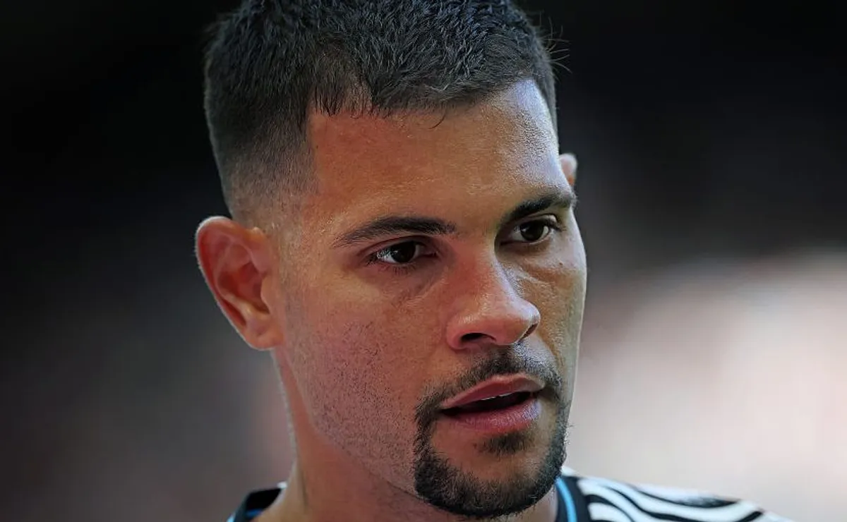 Bruno Guimarães tranquiliza Seleção Brasileira após deixar partida com dores: “Nada com que se preocupar”