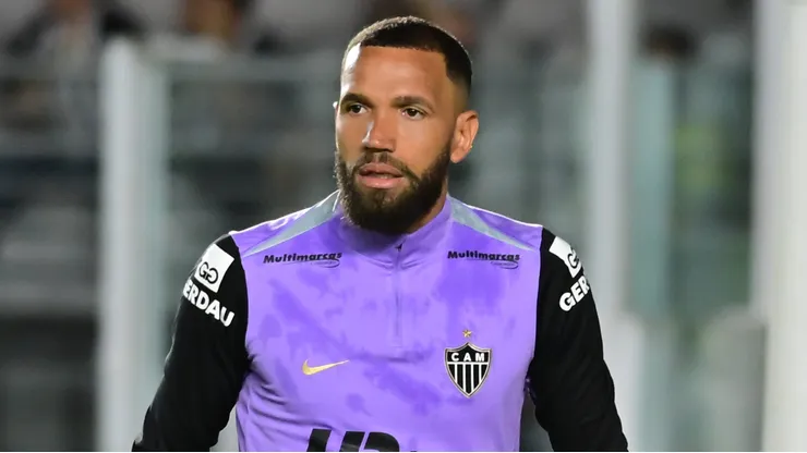 Everson jogador do Atletico-MG durante aquecimento antes da partida contra o Santos no estadio Vila Belmiro pelo campeonato Brasileiro A 2026.