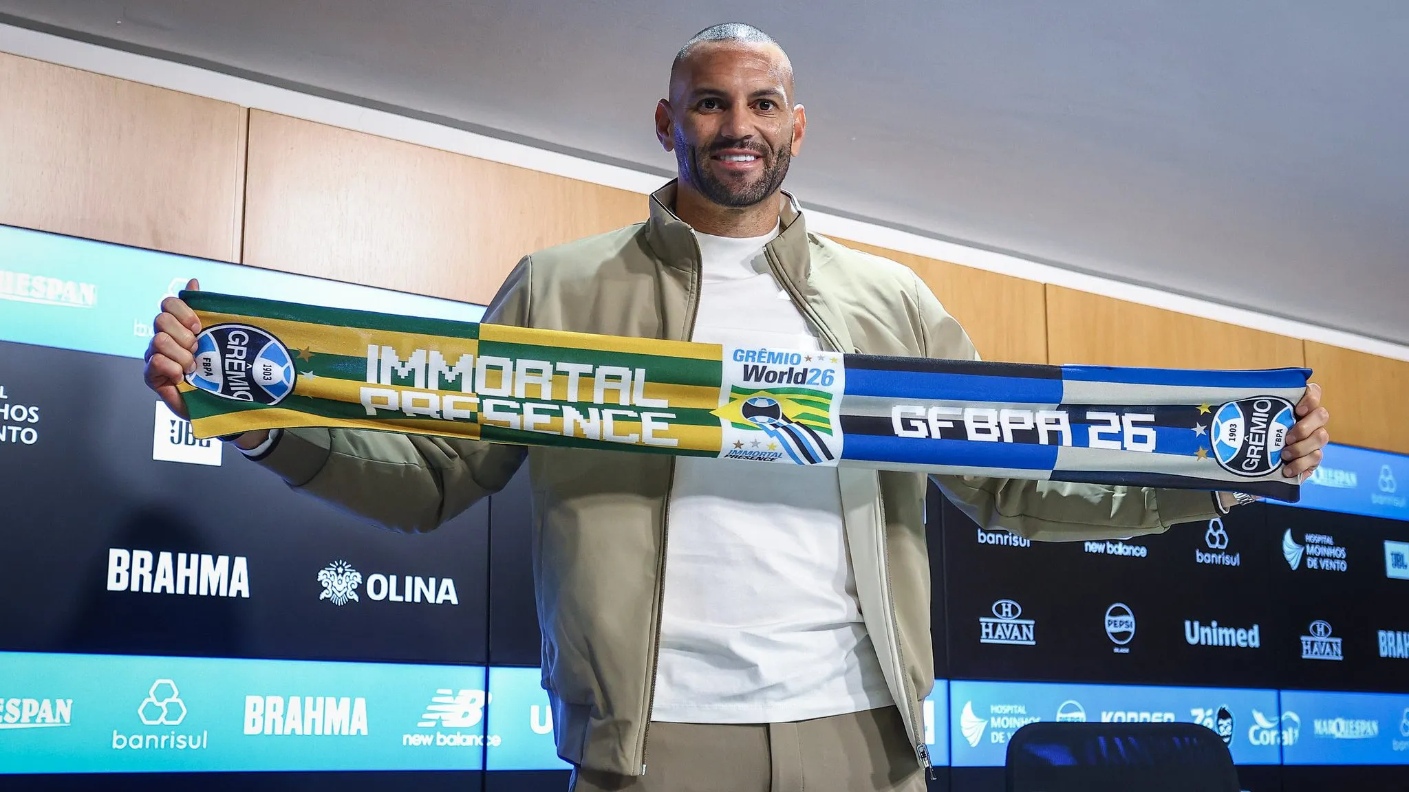 Weverton após coletiva no Grêmio em que abordou sua convocação – FOTO: LUCAS UEBEL/GREMIO FBPA